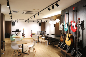 社会人･初心者の音楽教室×バンドサークル「MUZYX」