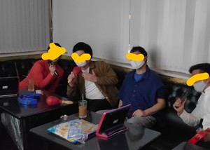 平日会社帰りにカラオケサークル