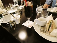 モダンなカフェでのんびり(^^)