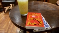 池袋のカフェでもくもくと読書しよう！