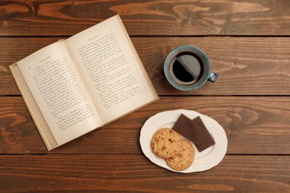 カフェで一緒に読書しませんか？