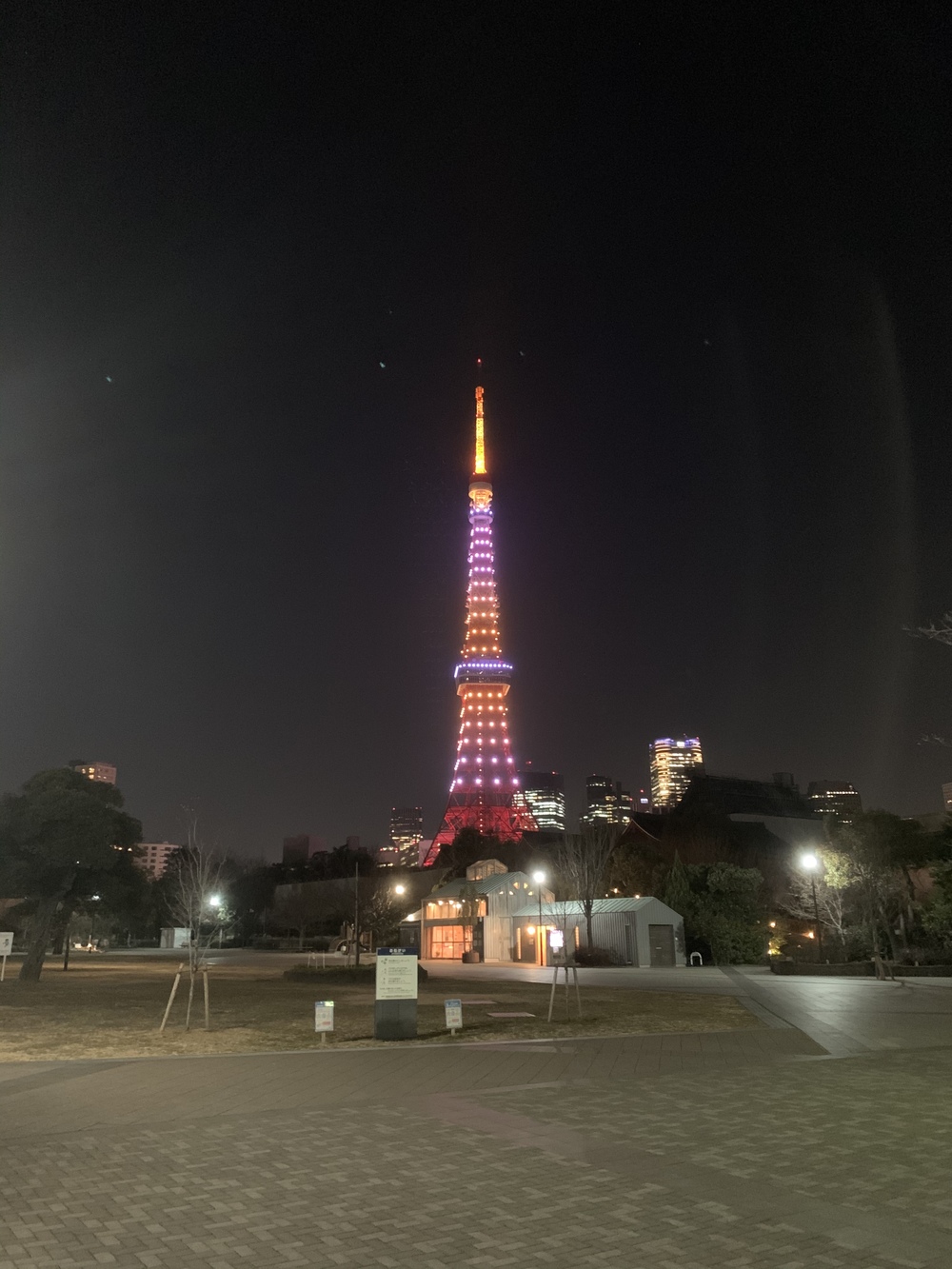 芝公園　東京タワーを見ながらお散歩