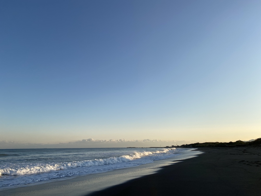 ビーチヨガ🧘‍♀️江ノ島エリアビーチにて！
16:30からの風が気持ちいい時間帯に
リラックスしながら自分とつながろう✨
締め切りは当日7/18の14時までになりました❣️