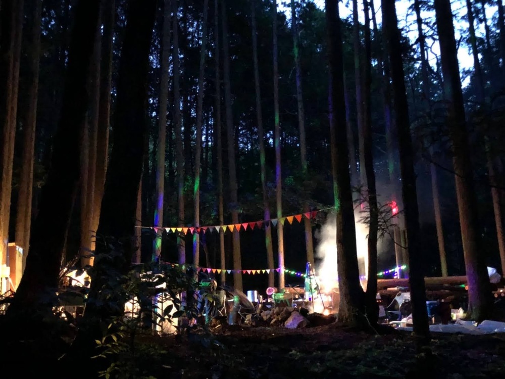 亀山の秘密基地で盆踊りキャンプ