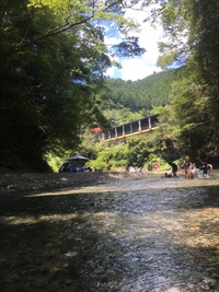自然に囲まれた川沿いでBBQ！！