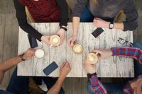 カフェでわいわい飲み物飲みながら話しましょー☕️