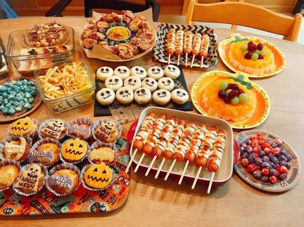 【ハロウィンパーティー！】現在16名
ハロウィンっぽい料理やお菓子を囲みながら楽しもう！🎃👻　謎解きゲームやビンゴもあるよ！！