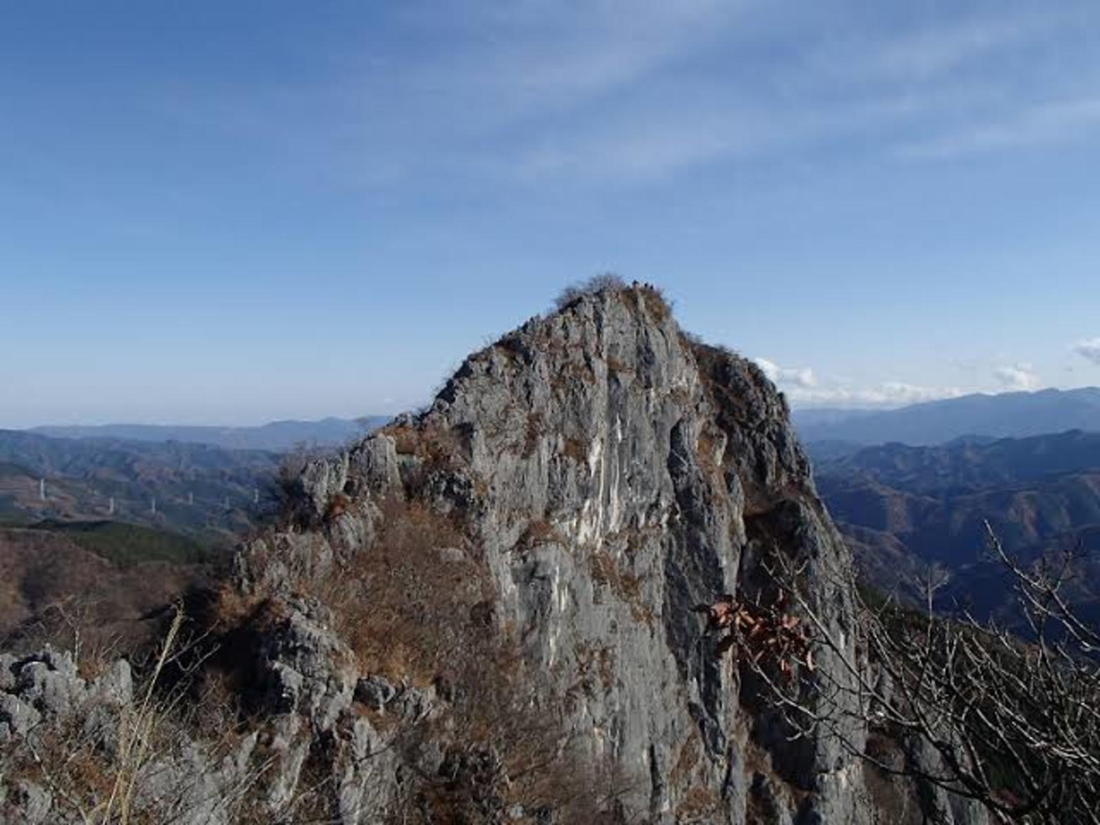 【二子山登山】奥秩父のクレイジーマウンテンで本格的な岩登りを楽しもう！