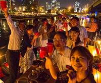 大阪市内の夜景をみながら貸切グランピング船でBBQ