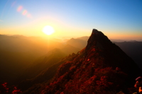 真っ赤に燃える石鎚山と天の川に癒されましょ〜