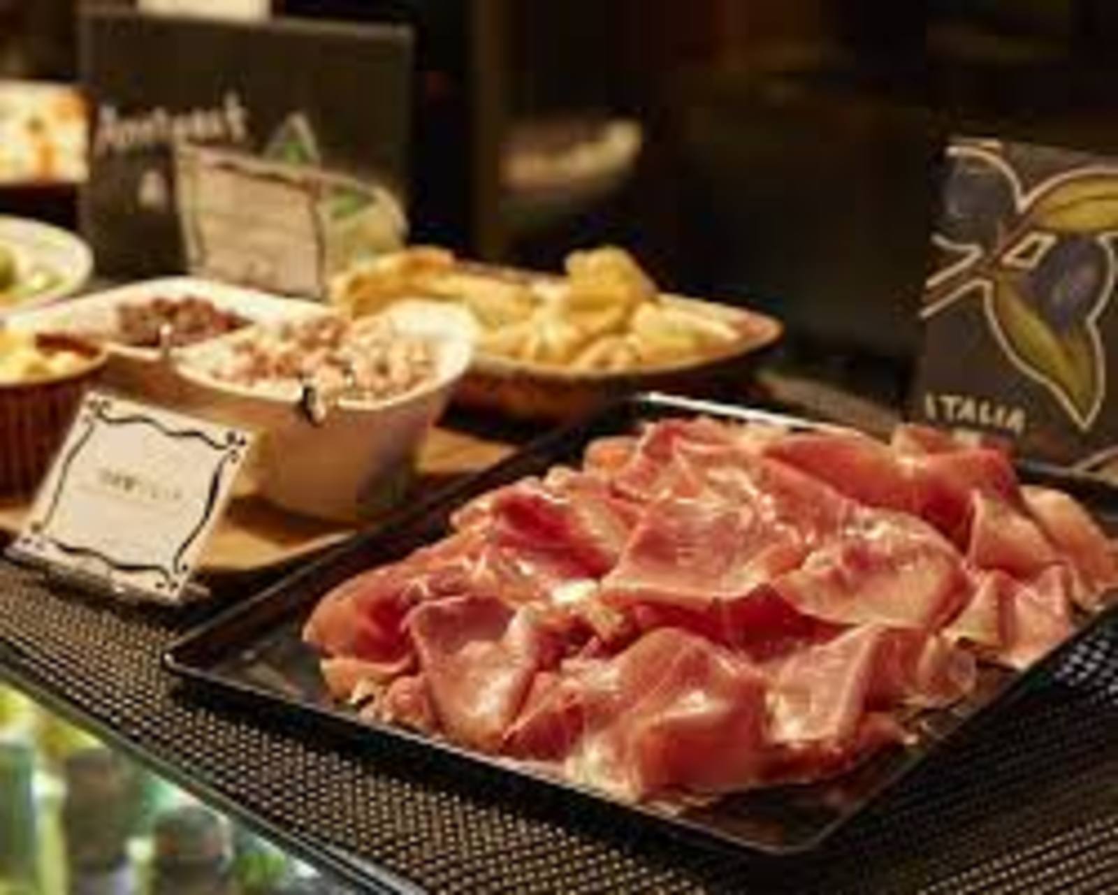 ダイエット中の方や筋トレされている方も必見！ヘルシー食べ放題で野菜と生ハム食べ放題のランチ会です♬