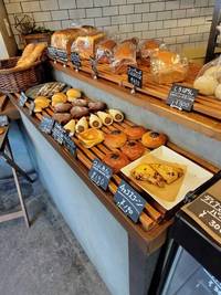 店内でゆったりパンを食べよう🏵️🏵️おすすめはあん塩バターとクロックマダムです