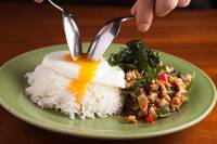 【早割り数名無料】エスニック&プリンを食べに行こう！おすすめはガパオライスです🏵️🏵️