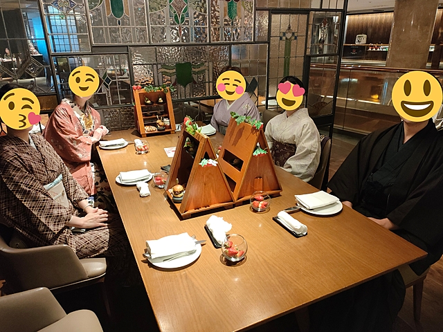 お肉と苺のアフタヌーンティー🫖🫧