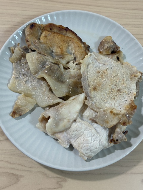 こちらは今日の夜ご飯になります🥩🔥😋✨