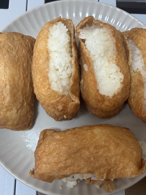 こちらは今日の夜ご飯になります🦊🍣