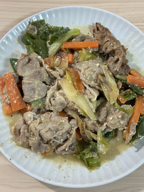 こちらは今日の夜ご飯になります🍚✨🥢