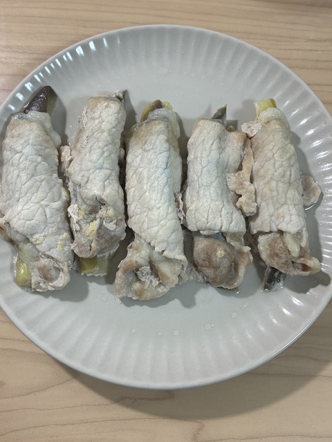 こちらは今日の夜ご飯になります🍆🥩✨