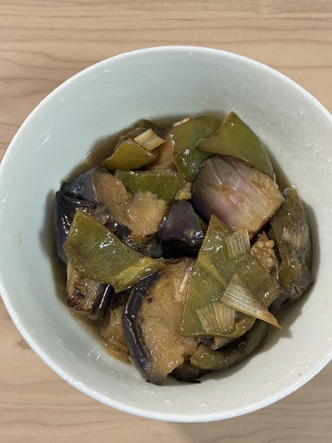 こちらは今日の夜ご飯になります🍆🫑✨