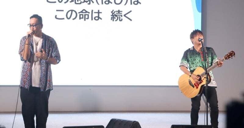 コブクロ×ゴルゴ13 コラボステッカー&ポスター｜推し活ニュース