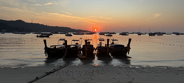 Trick or Trip - 2025年始、初日の出と共に。