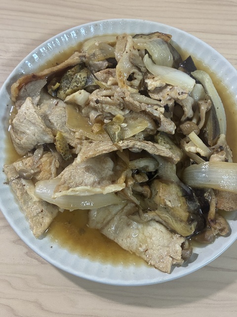 こちらは今日の夜ご飯になります🐷🍆✨😋