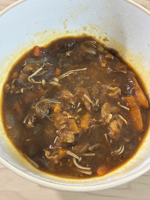 こちらは今日の夜ご飯になります🍛🥩🍅✨