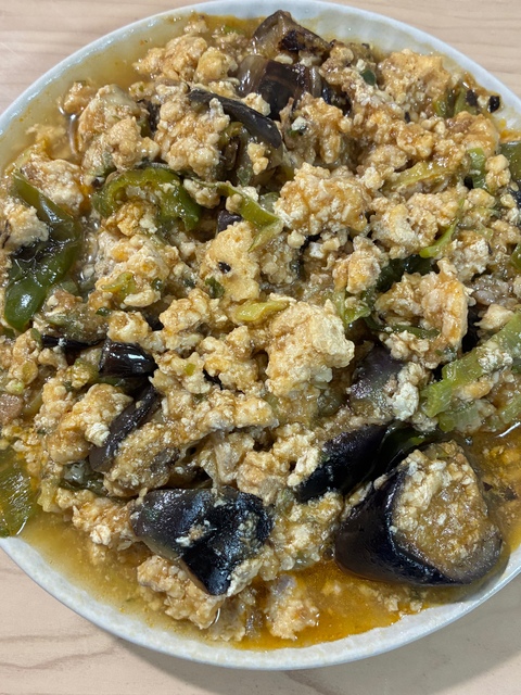 こちらは今日の夜ご飯になります🍆🌶️🥢✨