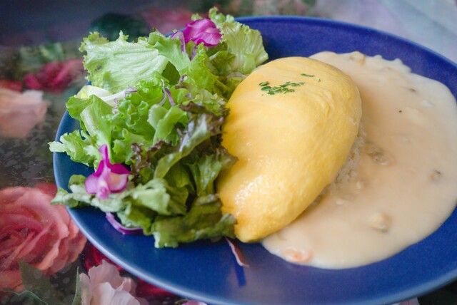 お花の飾りが可愛いお店🌸