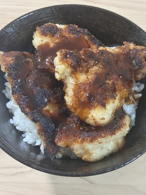 こちらは今日の夜ご飯になります🍚🥩✨