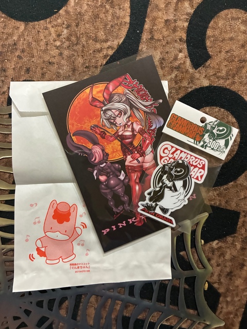 今日買ってきたポストカードとシールです、