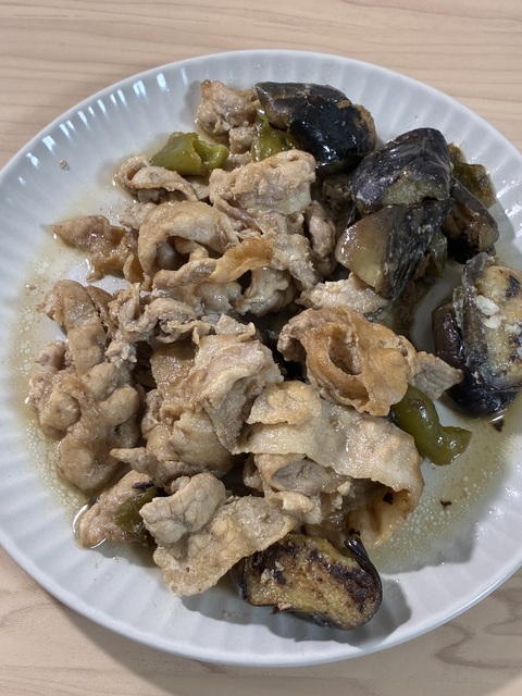 こちらは今日の夜ご飯になります🐷🍆🫑✨