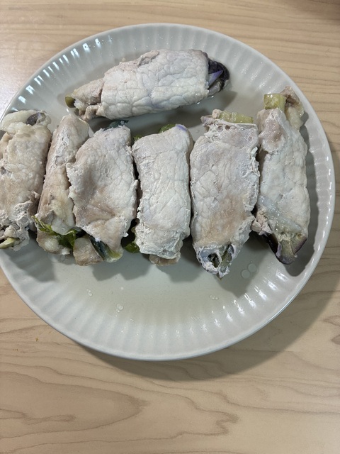こちらは今日の夜ご飯になります🍆🫑🥩✨