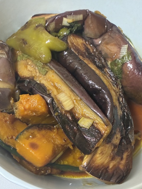 こちらは今日の夜ご飯になります✨🍆