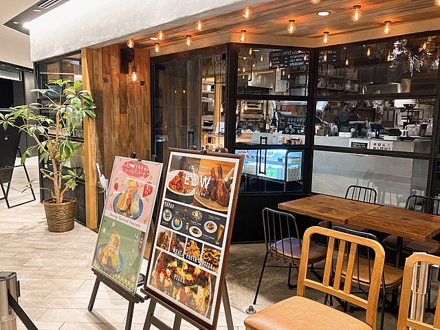 池袋のカジュアルなカフェに行って来ました🍞