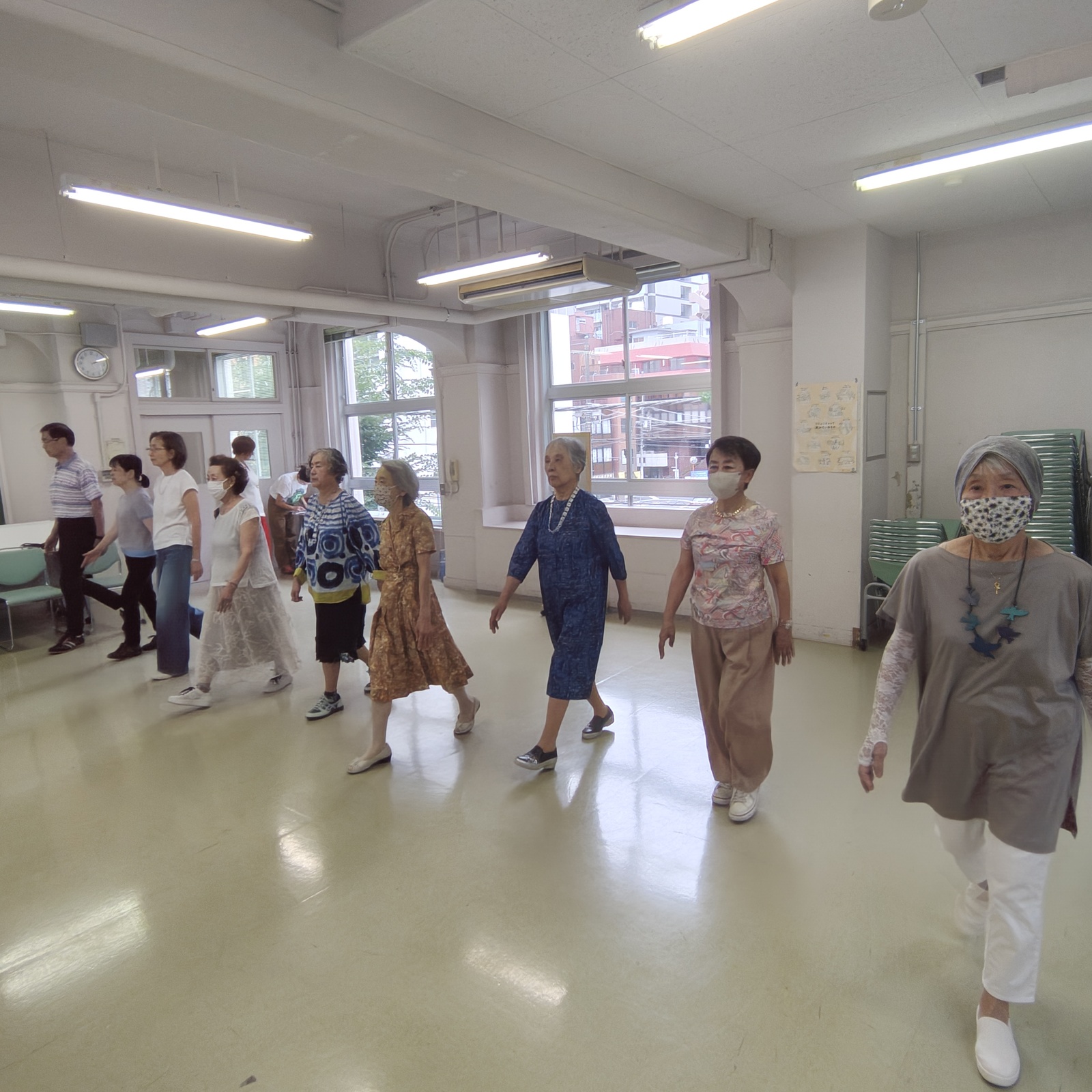 【中央区/月2回】シニアの「おしゃれと元気」をサポート！モデルウォーキング＆歌のボランティア