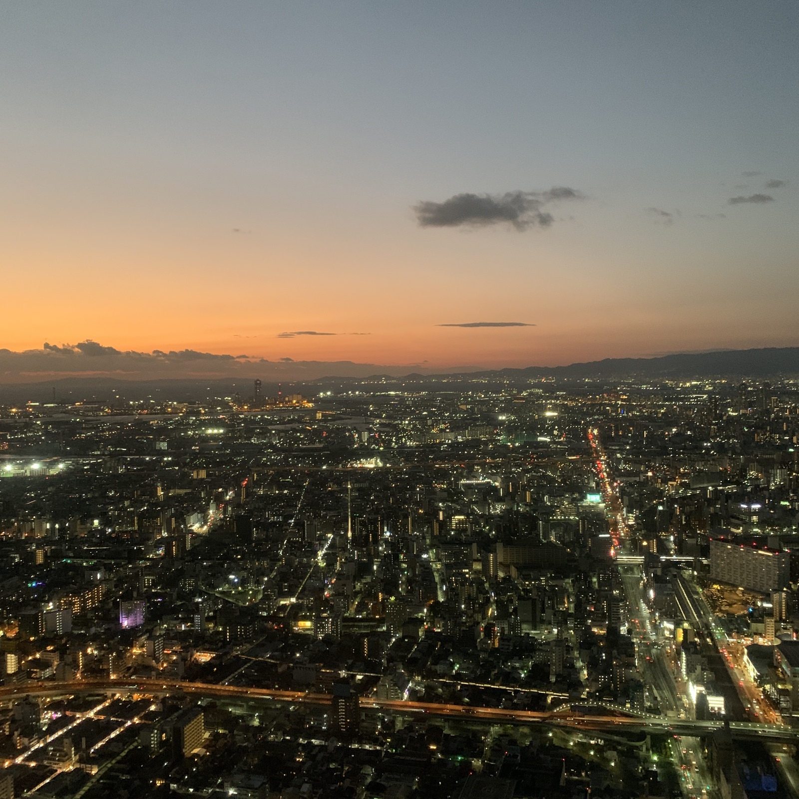 🏙️📷🏃🏻‍♀️