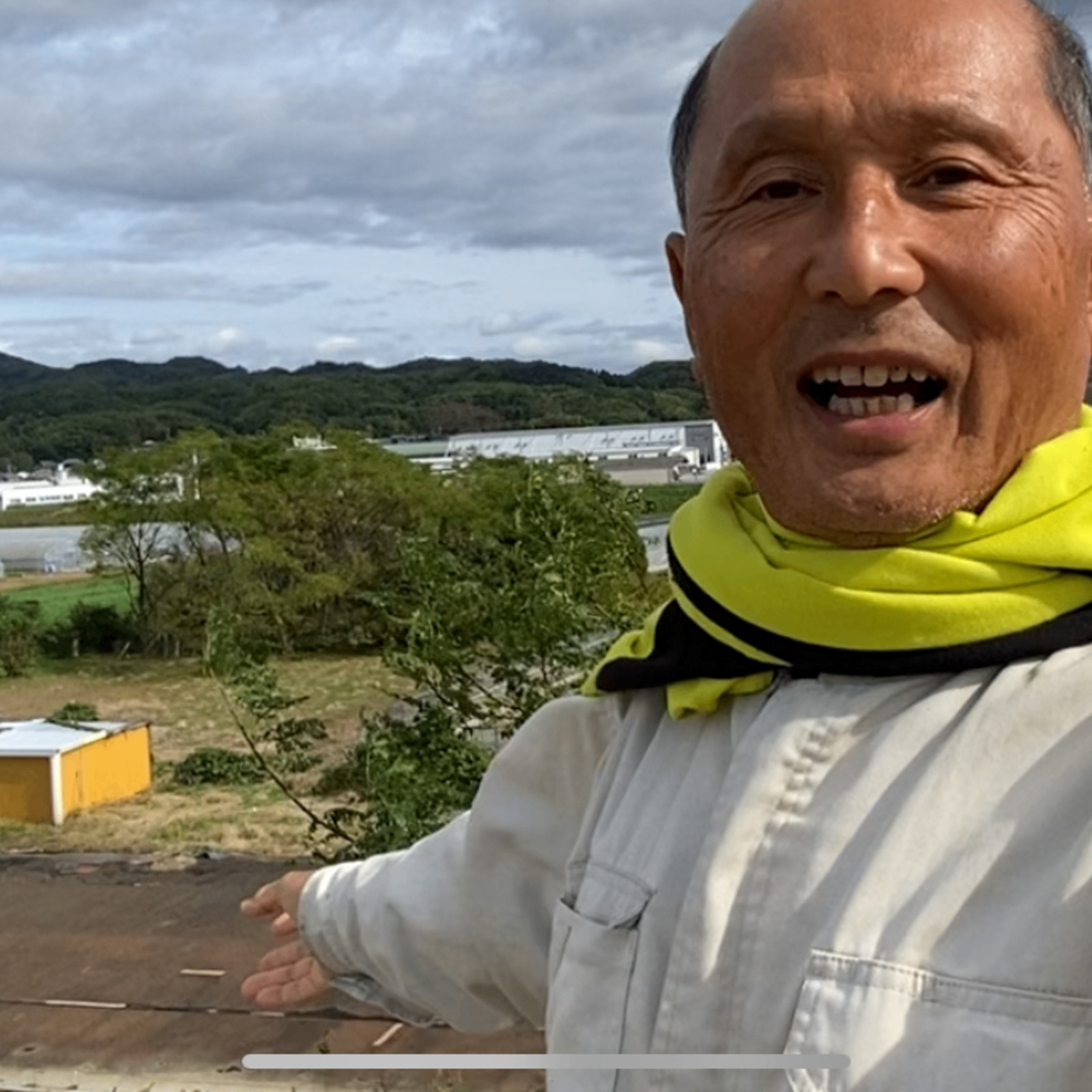 空飛ぶパラグライダーサークル