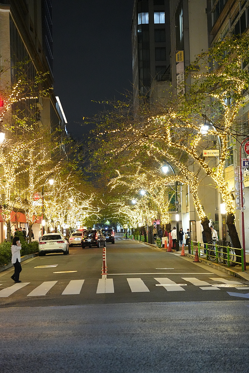 焼き肉食べる部
