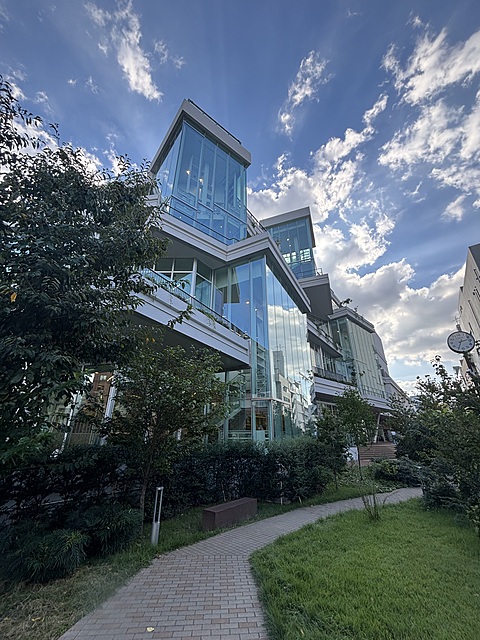 八丁堀の図書館へ