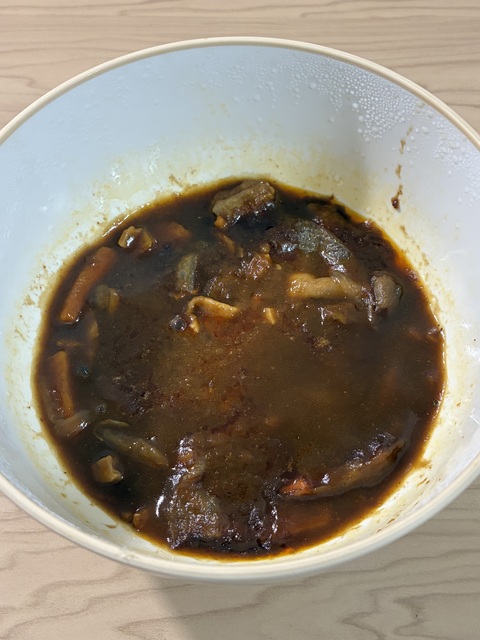 こちらは今日の夜ご飯になります🍛✨🥩
