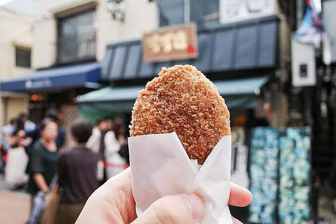 谷中銀座商店街の食べ歩きしてから近くのカフェでお話ししましょう♪