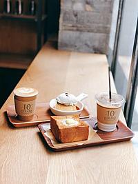 カフェで飲み物飲みながら友達作り🤝