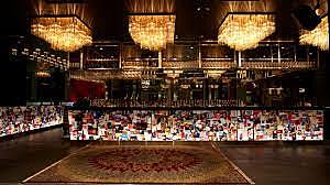 「ランチ」深紅の壁のアーティスティックな空間で楽しむフレンチ！出来立てパンやドリンクはビュッフェスタイルで☆ 