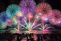 【平成生まれ×神宮外苑花火大会】100万人規模の花火大会