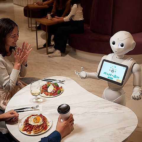 Pepperくんが接客！？ 近未来カフェに行こう✨️✨