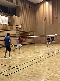 楽しくみんなで、ワイワイバドミントン