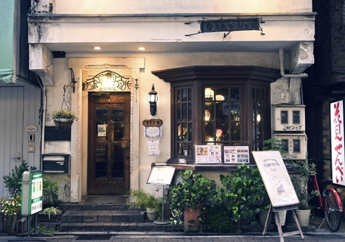 創業40年以上！アンティークな装飾品のある吉祥寺のカフェで一息つこう☕️