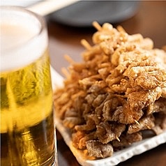 鶏皮串1本50円、生ビール1杯190円“コンビニより安い”居酒屋「新時代」に行こう🍻