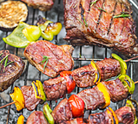 ラウンジBBQGWパーティーを開催します🥓 雨天も日焼けも心配ない施設になります。